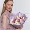 Букет из 41 белой и сиреневой розы (Кения) 40 см в Тюмени