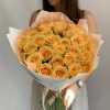 Букет из 25 персиковых роз 50см в Тюмени