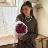 Букет из 5 малиновых пионов с зеленью в Тюмени