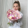 Авторский букет с пионами в ягодных оттенках в Тюмени